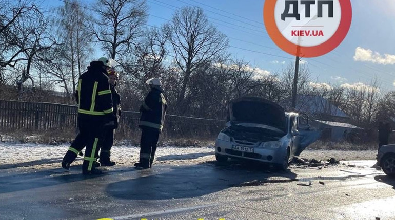 Біля Козельця сталася автотроща. В одній із автівок знесло підлогу