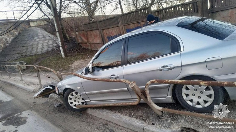 Чернігівець влетів у металевий паркан. Водій був у стані алкогольного сп‘яніння
