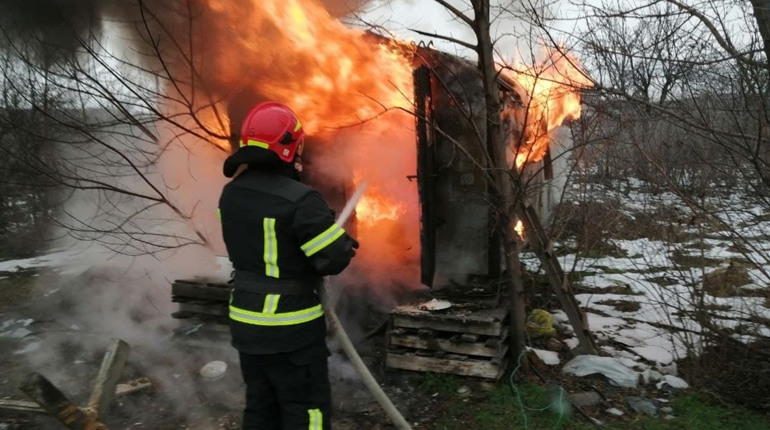 Полум’я та вода забрали життя двох чоловіків у Волноваському районі