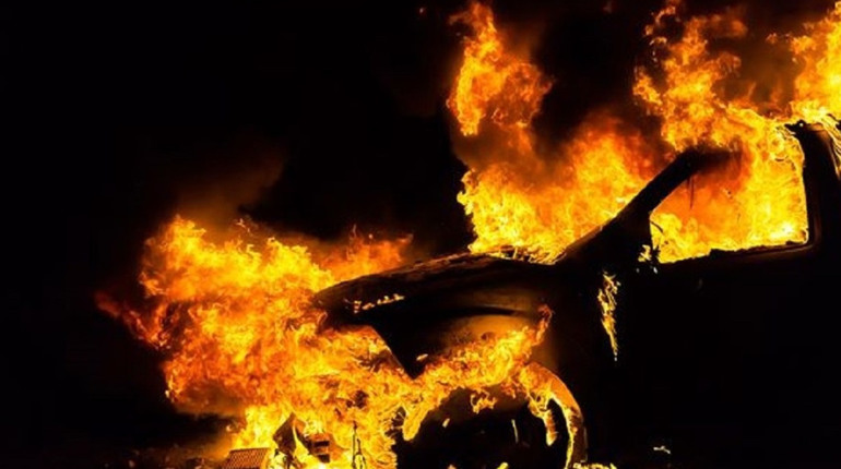 На Чернігівщині підпалили відразу дві автівки, які належать одному власнику