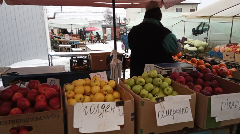 Скільки коштували продукти на первомайському ринку 9 січня 2022 року: після свят