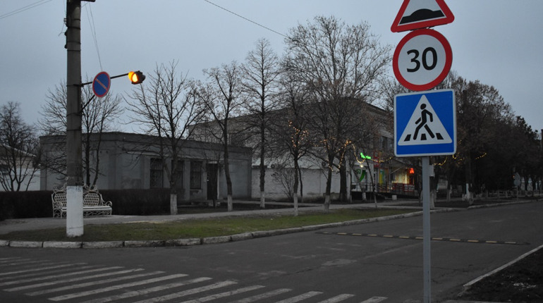 У Нижніх Сірогозах встановили додатковий світловий сигнал на пішохідному переході