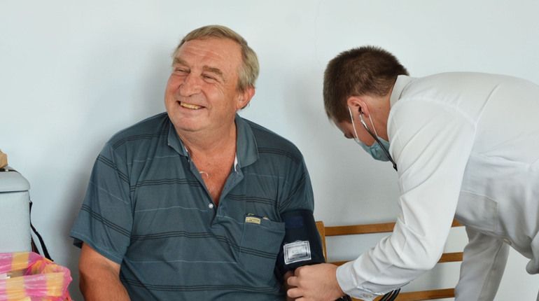 З 1 лютого не вакцинованих медиків, комунальників та місцевих урядовців відсторонять від роботи