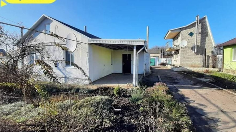 Забезпечать житлом: на Близнюківщині для медпрацівників амбулаторії купили службовий будинок