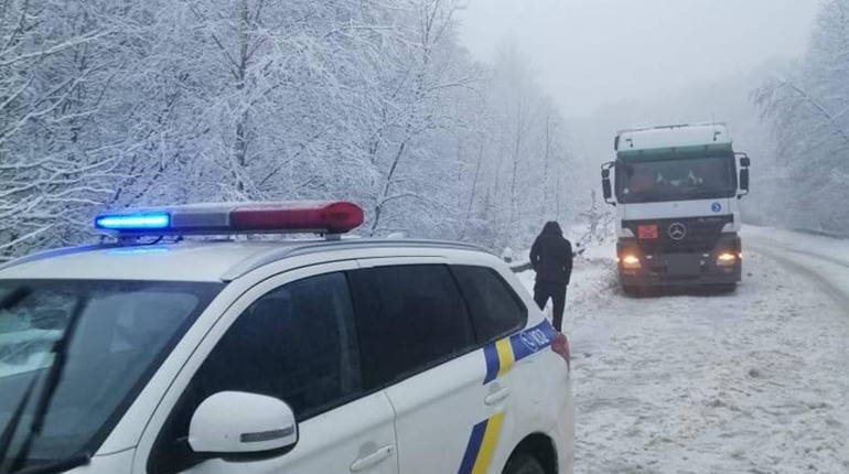 На Закарпатті далекобійник з Новограда потрапив у "пастку"
