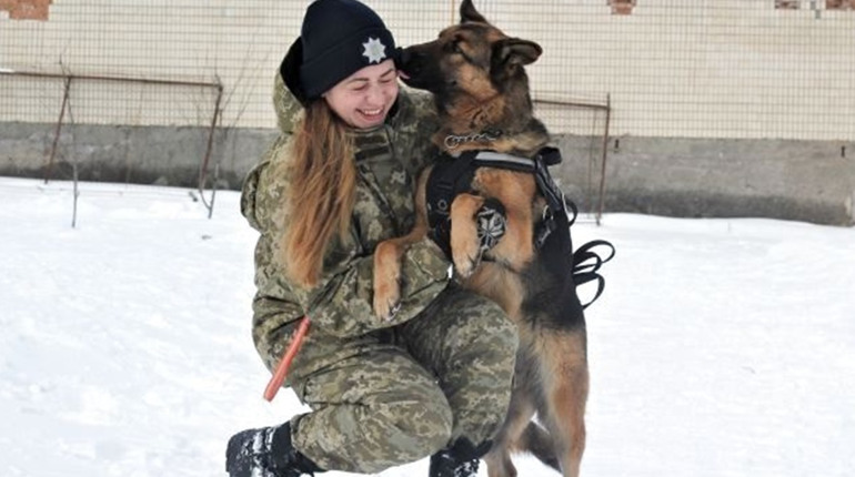 В поліцію Херсонщини потрібні кінологи: куди звертатися, які етапи відбору та умови роботи