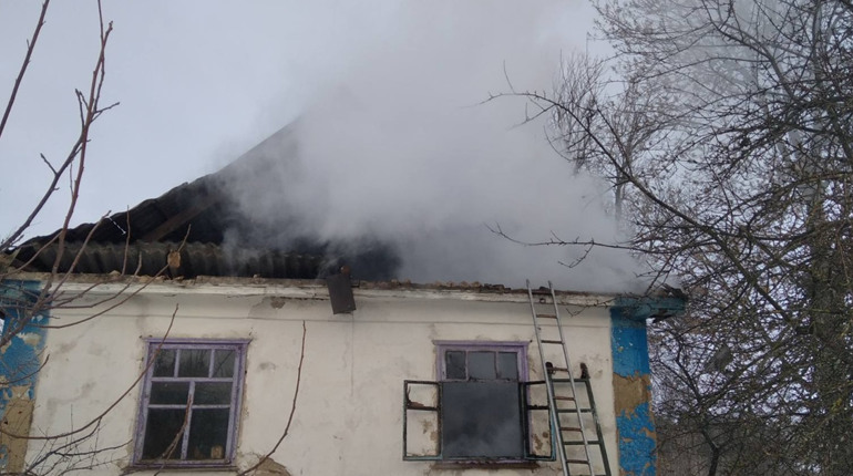 У житловому будинку на Старокостянтинівщині через піч сталася пожежа