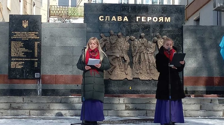 До 104-ої річниці бою під Крутами у Калуші на площі Героїв відбувся реквієм «Скорботні сторінки».