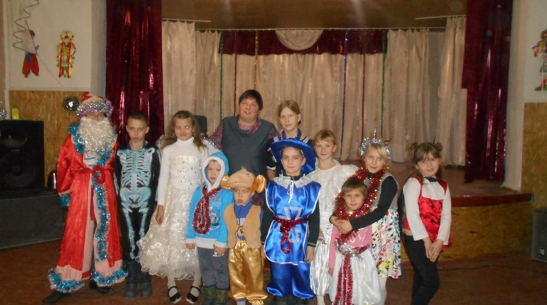 В Арапівському клубі грають у більярд, відвідують святкові заходи та дискотеки
