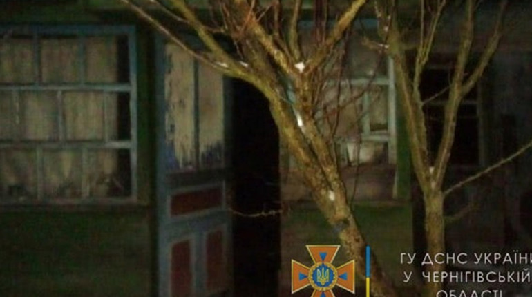 Чернігівські рятувальники під час гасіння пожежі виявили тіло 69-річного чоловіка
