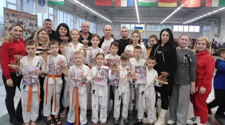 Первомайці повернулися із нагородами з Відкритого чемпіонату з кіокушин карате «Юний самурай»