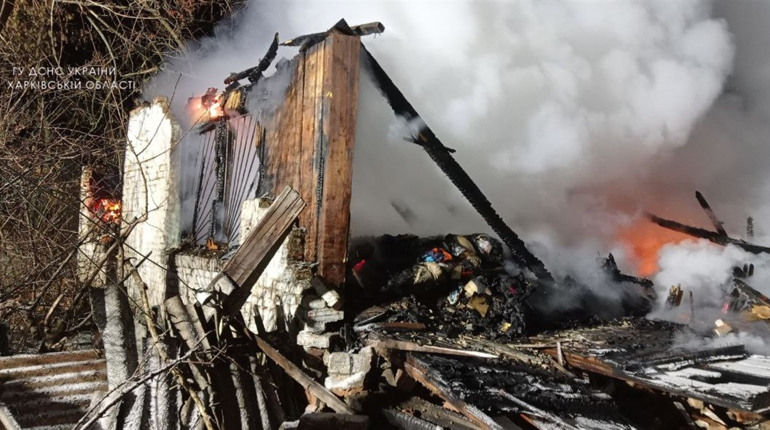 Знайшли обгоріле тіло: на Лозівщині у пожежі загинула 85-річна жінка
