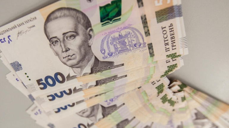Стало відомо коли українцям почнуть виплачувати гроші за "бустер"