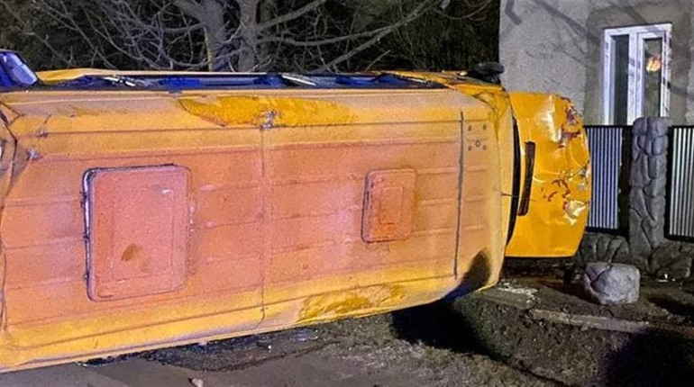 11 лютого у Лужанах сталася ДТП з мікроавтобусом: дев'ять людей травмовані