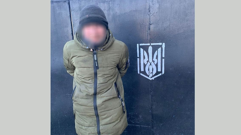 Стріляли? В Кагарлику п'яний чоловік "бомбардував" автомобіль петардами