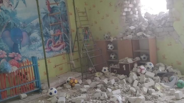 На Станиці Луганській під обстріл попав дитячий садок: фото, відео у матеріалі