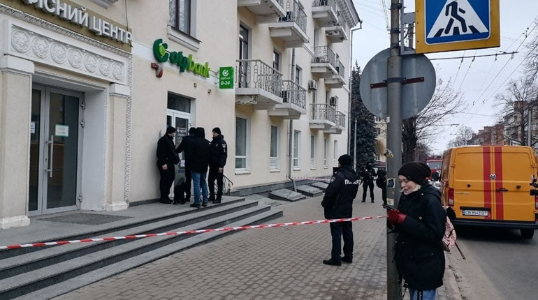 Що не день, то нове повідомлення про замінування. У Чернігові знову перевіряють відділення банку