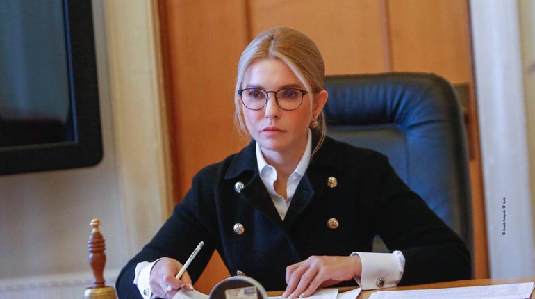 Юлія Тимошенко застерегла владу від втілення Мінських угод