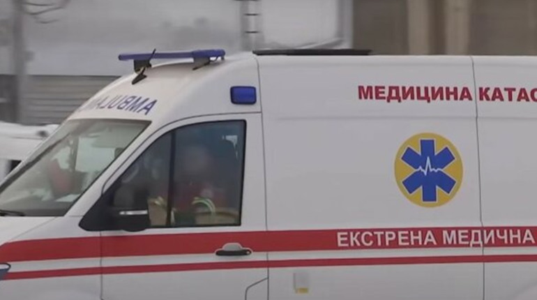 Поліцейський збив трьох дівчаток на сільській дорозі і поїхав