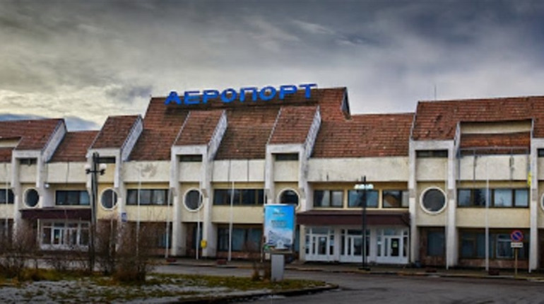 Маразм міцніє: Путіну примарилося, що американці модернізували аеродром в Івано-Франківську