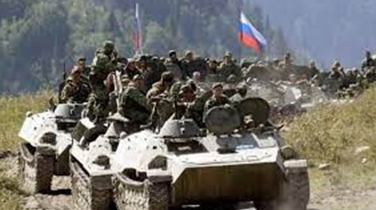 У Донецьку велика колона техніки та солдатів рушила в напрямку лінії зіткнення