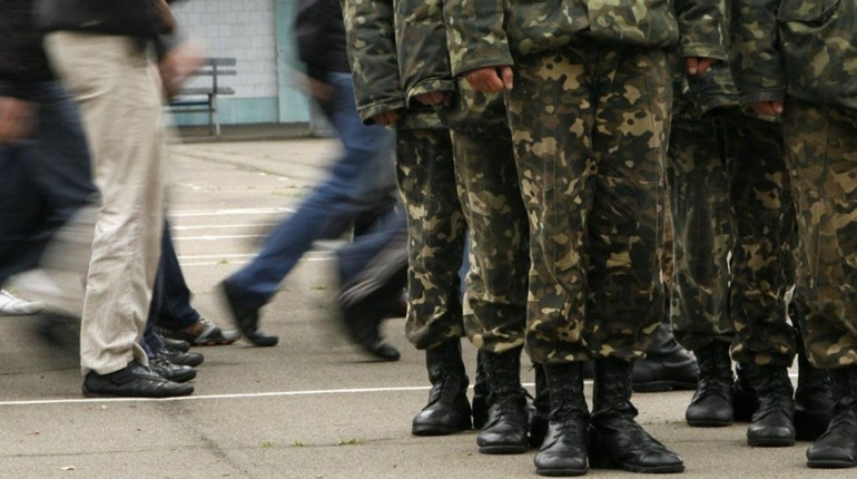 Зеленський оголосив про призов резервістів: кого забиратимуть до армії в першу чергу
