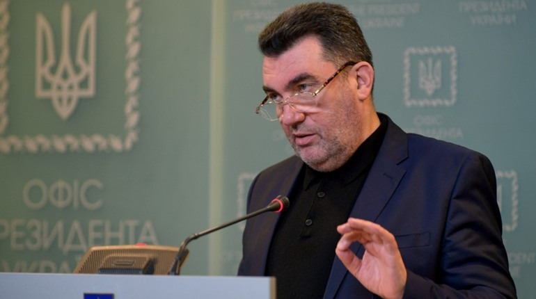 На всій території України введуть надзвичайний стан - Данілов
