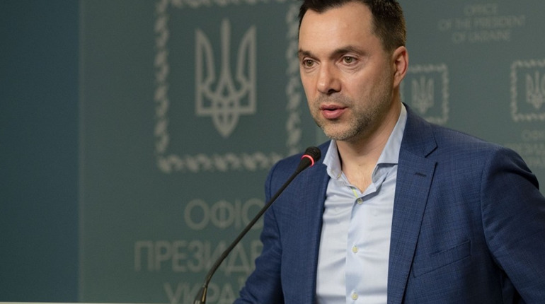 РФ атакує Україну у кількох напрямках: коментар радника Президента