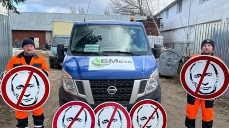 На Тернопільщині встановлюють нові дорожні знаки: окупантам рух заборонено