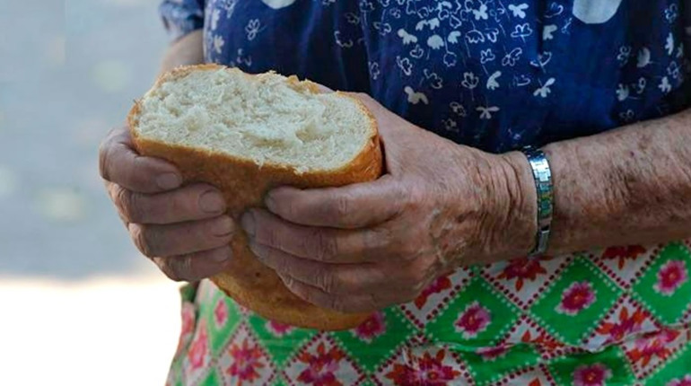 Холми: хліб поставляють щодня, роздають молоко, медикаменти є