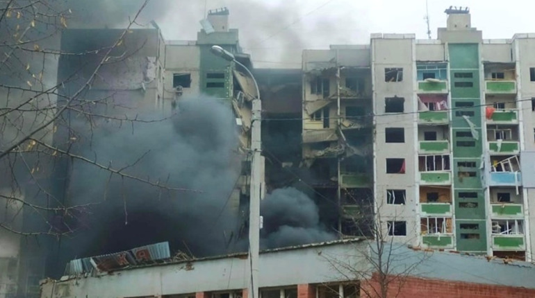 По одному із житлових масивів Чернігова російські війська нанесли ракетний удар