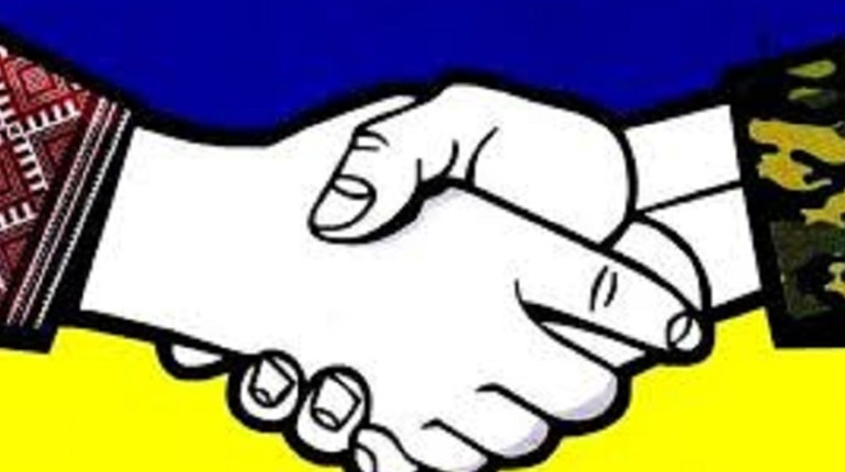 Мешканці села Іванова передають три буси для потреб Збройних Сил України