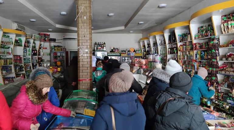 Какие магазины и аптеки работают в Попасной