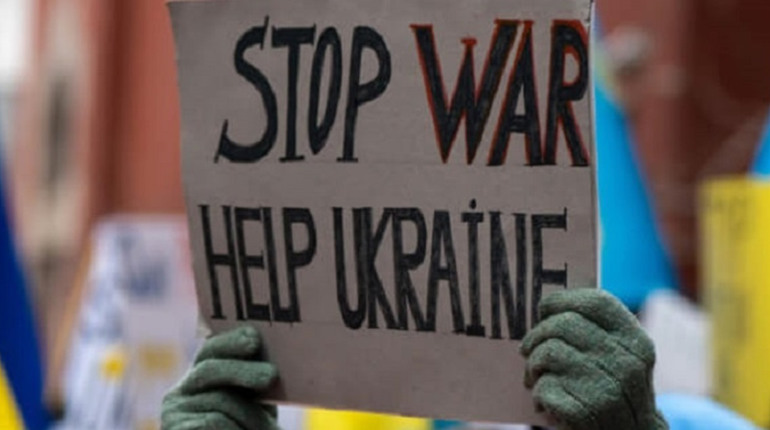 Уродженка Калинівки за кордоном допомагає українцям, які постраждали від війни