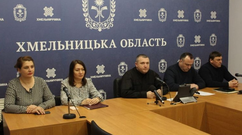 Хмельниччина прийняла вже понад 70 тисяч переселенців, відновлюється навчання та скасовуються іспити