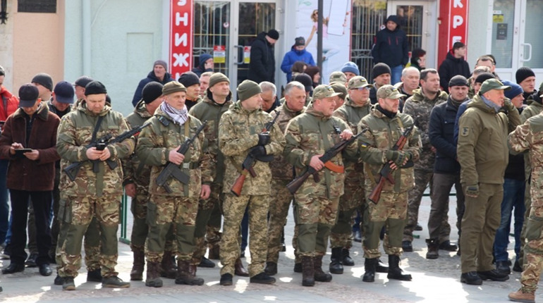 У Дрогобичі склали присягу добровольці територіальної оборони. Як це було