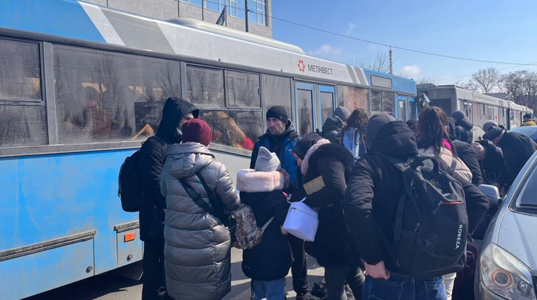 З Бердянська евакуювали частину маріупольців