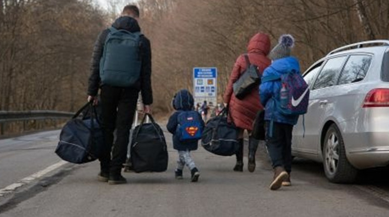 Тиждень у підвалі та снаряд у дворі: переселенці, що прибули до Володимирця, - про реалії війни