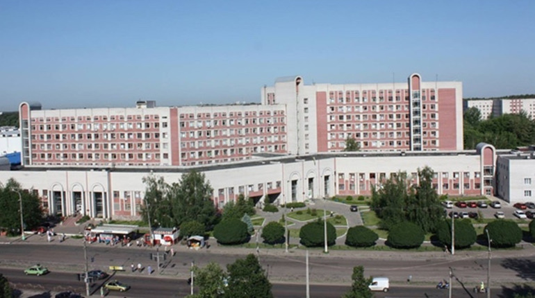 Війська РФ обстріляли лікарню в Чернігові: прооперовані хворі - у коридорах при температурі +10°
