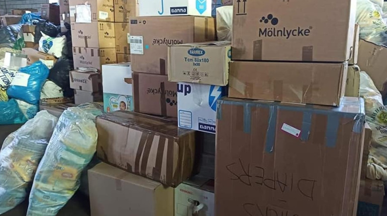 У Кураховому роздають продовольчі набори