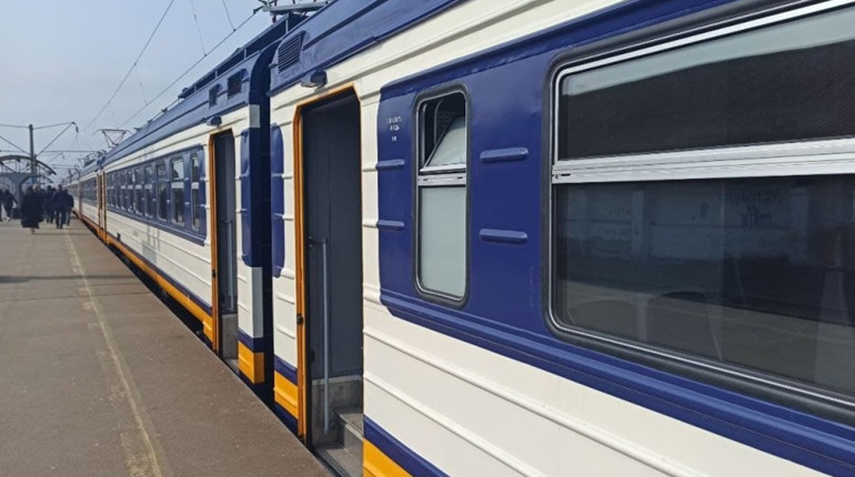 Графік руху потягів та електричок на 21 березня