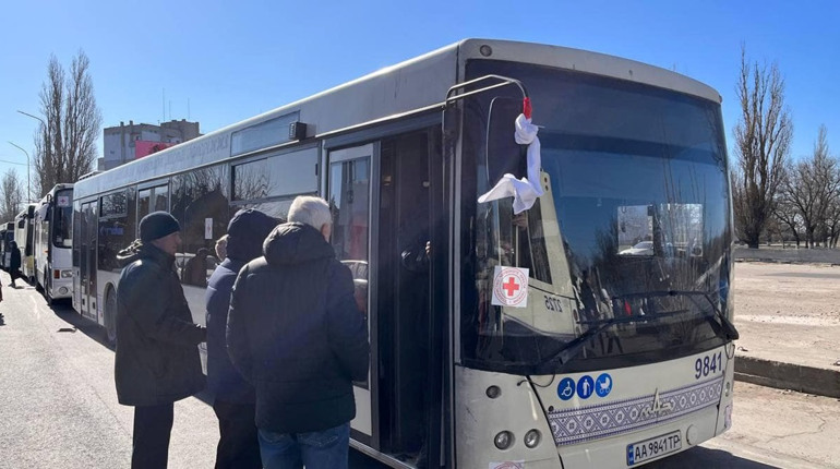В Бердянську продовжується евакуація, а поліція зайнялась псевдоміським головою міста