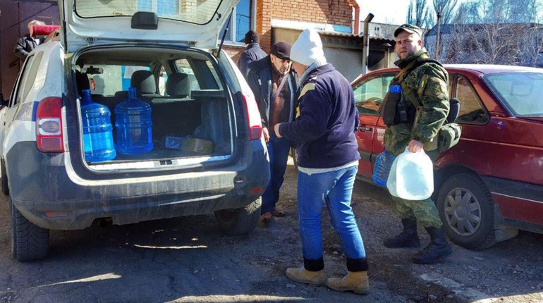 Мар'їнку продовжують рівняти з землею: є нові руйнування, мешканці без води та їжі