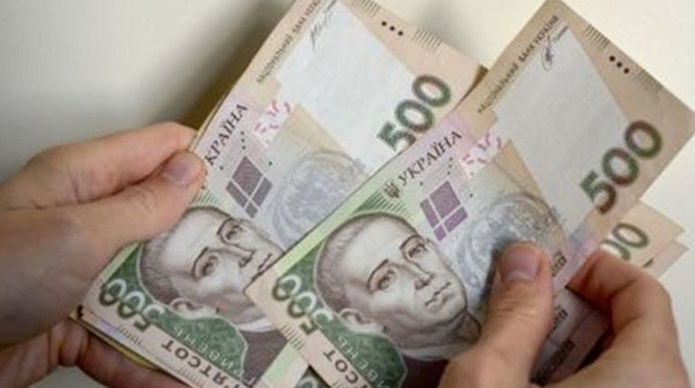 Кабмін виділив 10 млрд гривень на виплати біженцям: хто та скільки може отримати