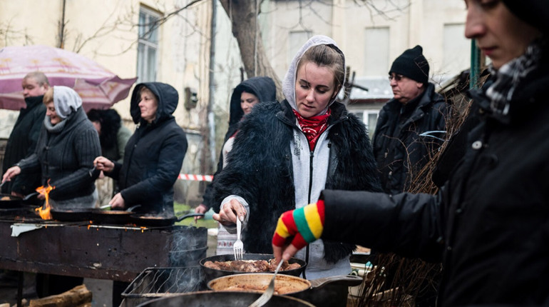 Війна та волонтерство: як живуть у дрогобицькому театрі актори з Сєвєродонецька