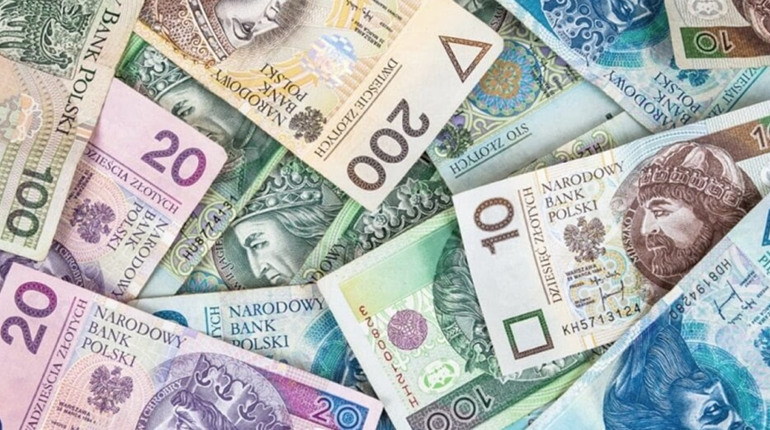 С 25 марта украинцы могут обменивать в Польше гривны на злотые