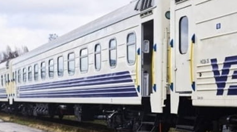 Графік руху потягів та електричок на 25 березня