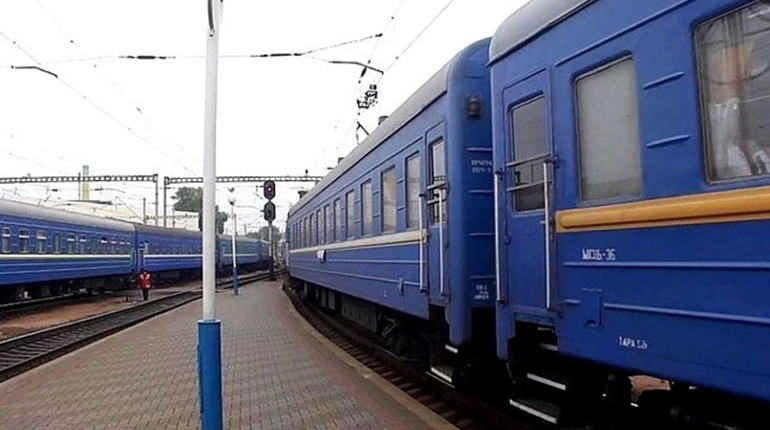 Розклад руху пасажирських та приміських потягів на 26 березня