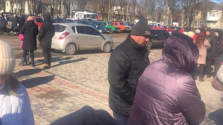Как переслать деньги родственникам и близким в Волноваху