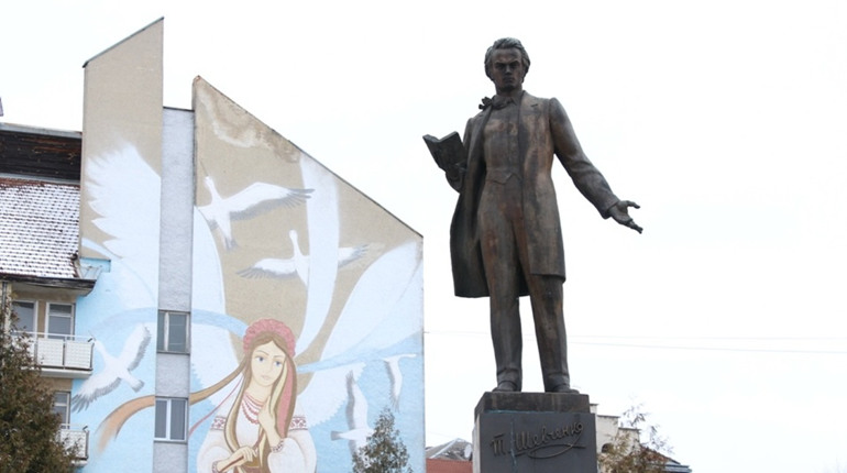 У Дрогобичі роблять заміри храмів та обкладають мішками з піском пам’ятник Тарасові Шевченку